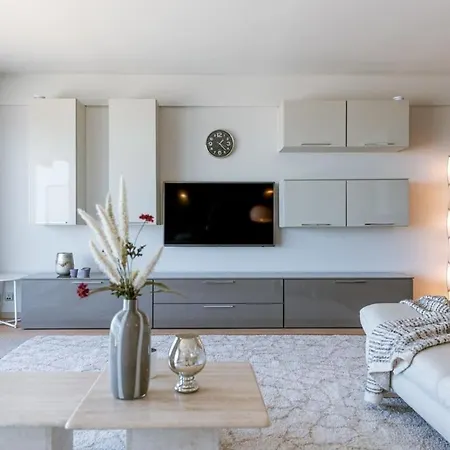 Huswell - With Stunning Sea View In Lägenhet *